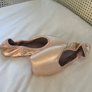 Pointe shoes